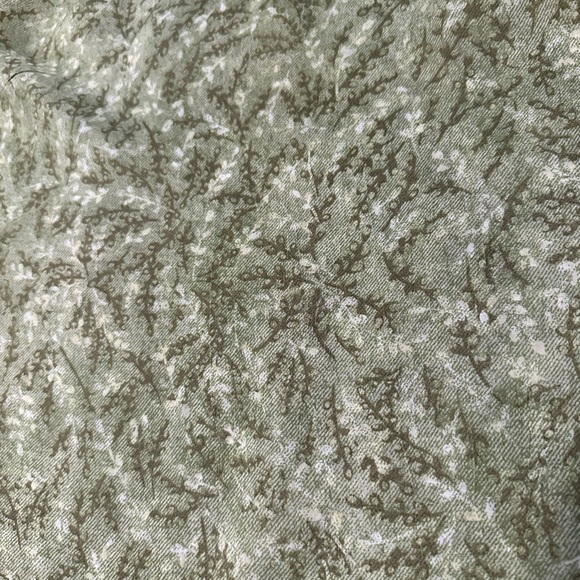 J Jill - silk like patterned sleeveless blouse. Gorgeous peridot green, size M. - Picture 6 of 7